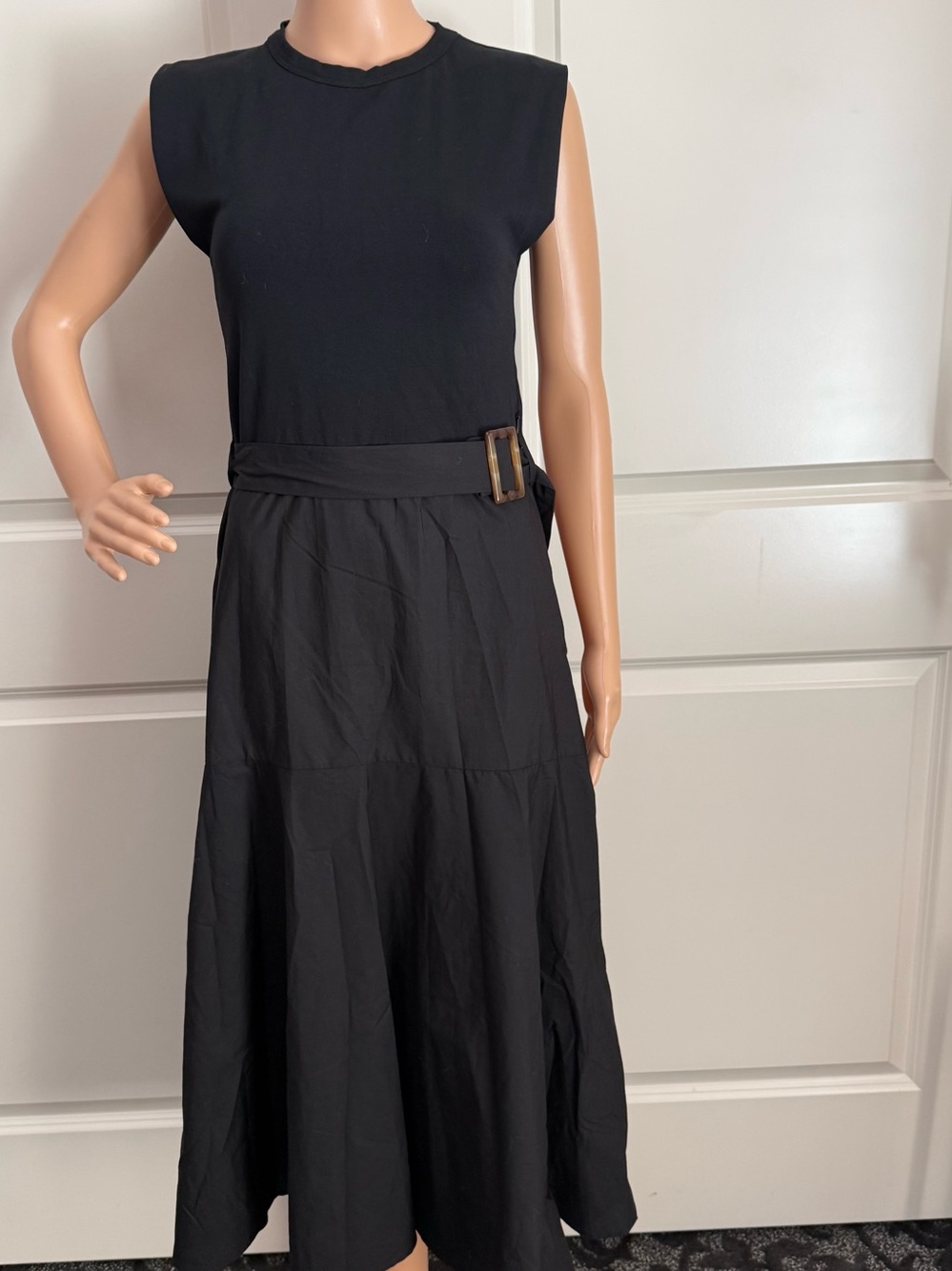 New Zara Sleeveless Black Midi Dress with Side Buckle - Picture 6 of 9